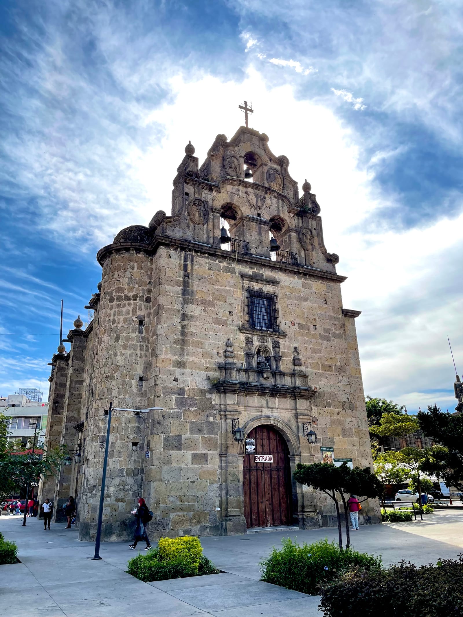 Los Dos Templos - History and culture