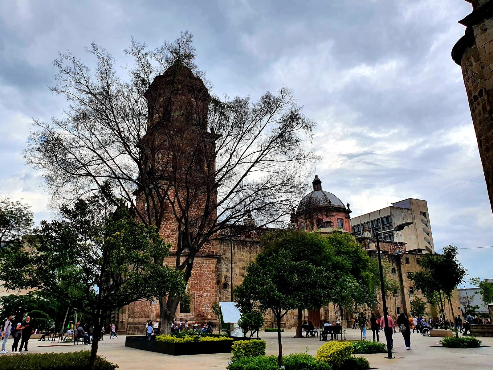 Los Dos Templos - Architectural style