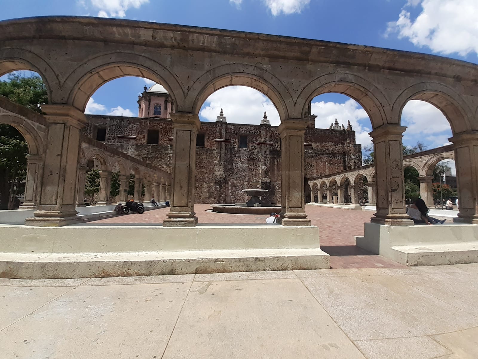 Los Dos Templos - Architectural art