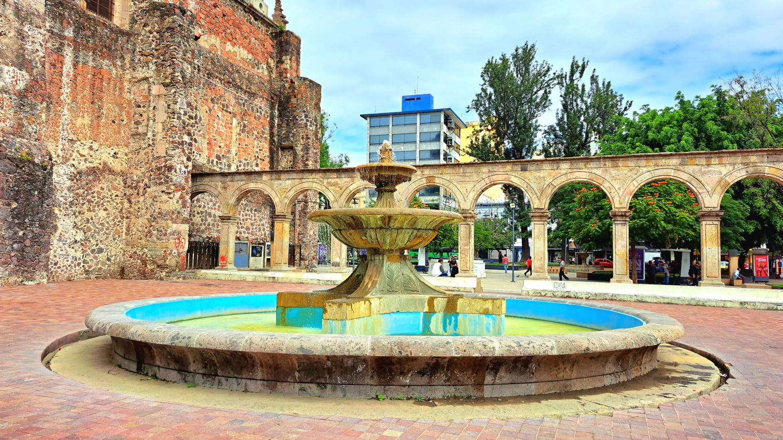 Los Dos Templos - Historical style
